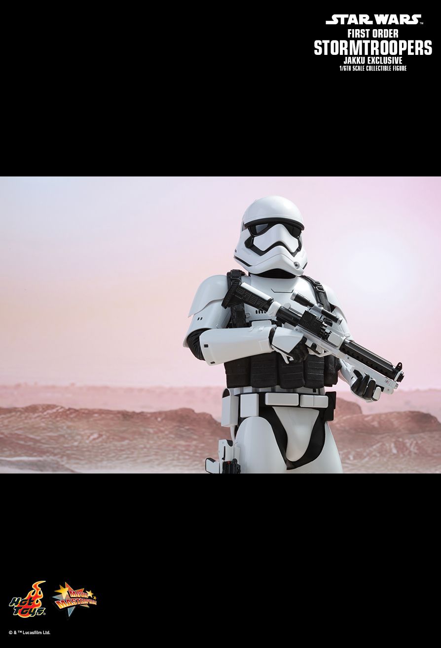 Hot Toys MMS333 STAR WARS: THE FORCE AWAKENS - FIRST ORDER STORMTROOPER (JAKKU EXCLUSIVE)