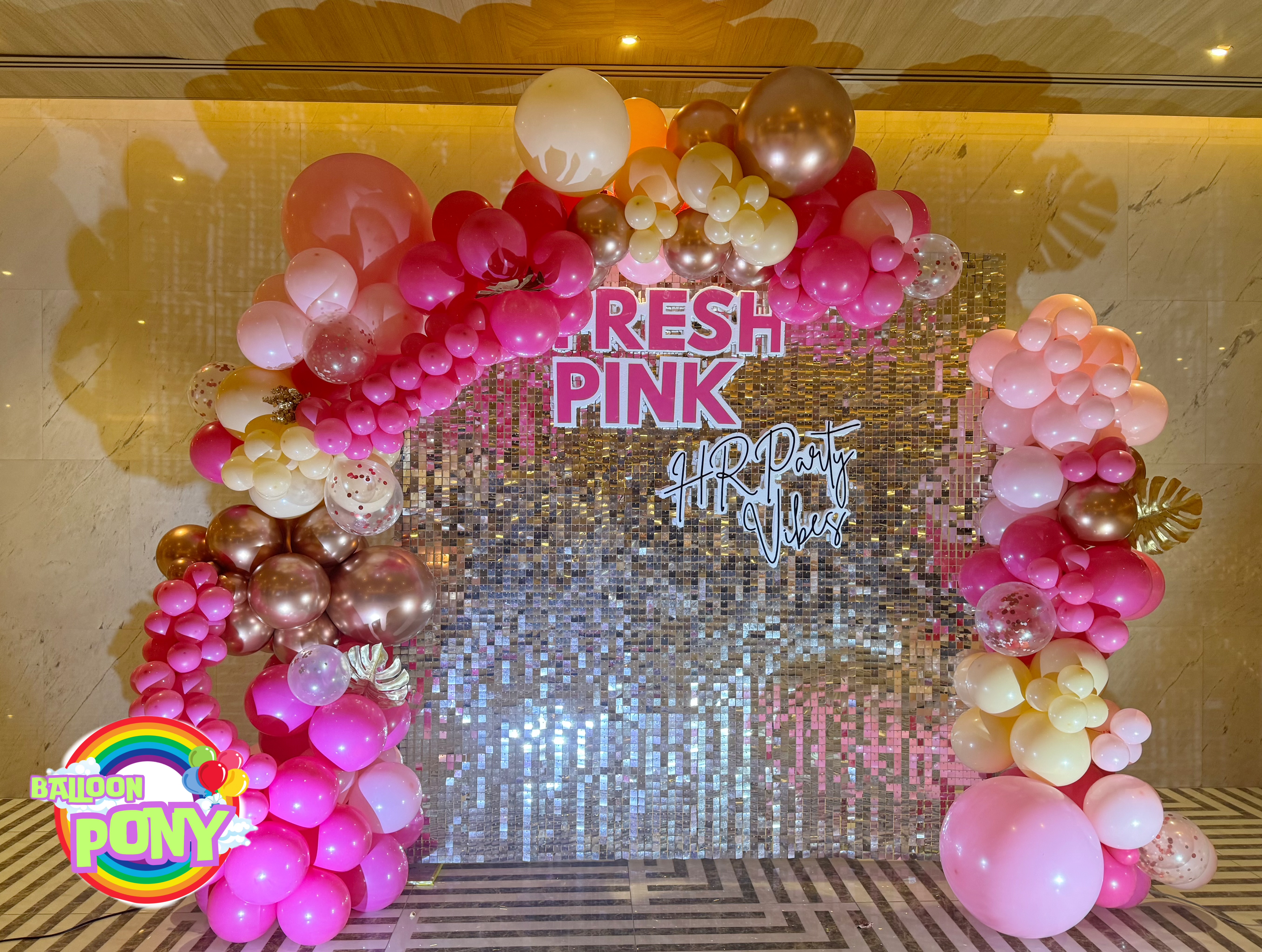 แบรคดรอป Sequin wall งานเลี้ยงบริษัท