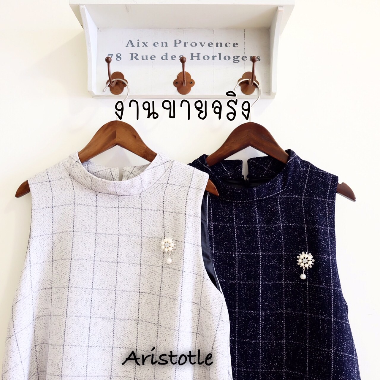 มาเพิ่มรอบ6ขายดีมาก Dress เดรสสวิงทรงปล่อย ผ้าลายตาราง มาพร้อมกับเข็มกลัดที่เพิ่มความหรูหราให้กับชุดจะใส่ออกงานก็ทำได้ ชุดเดียวจบ ไม่ผิดหวังแน่นอนค่าา