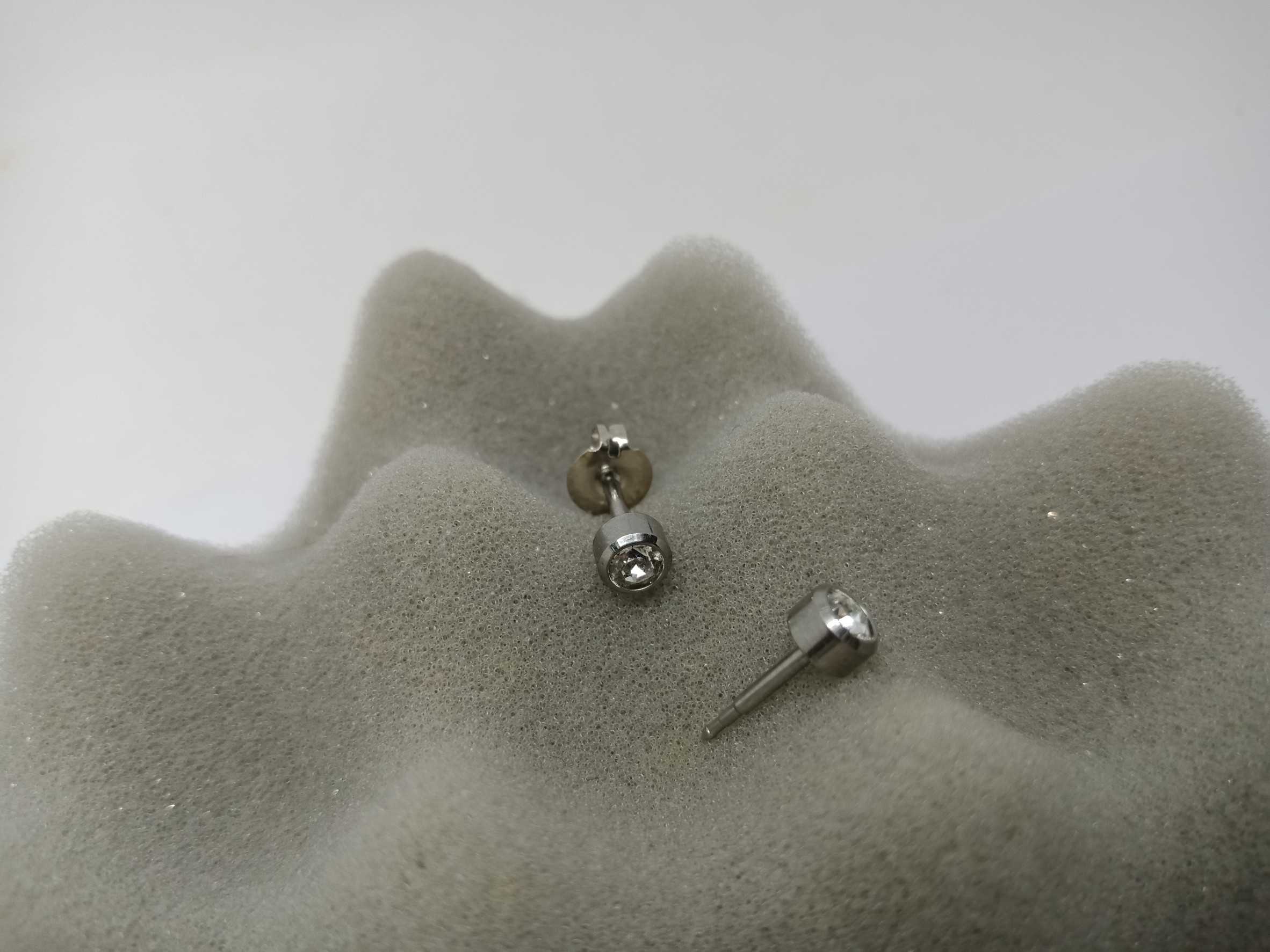 “เช็คสินค้าทัก line ก่อนโอนนะคะ” Bezel