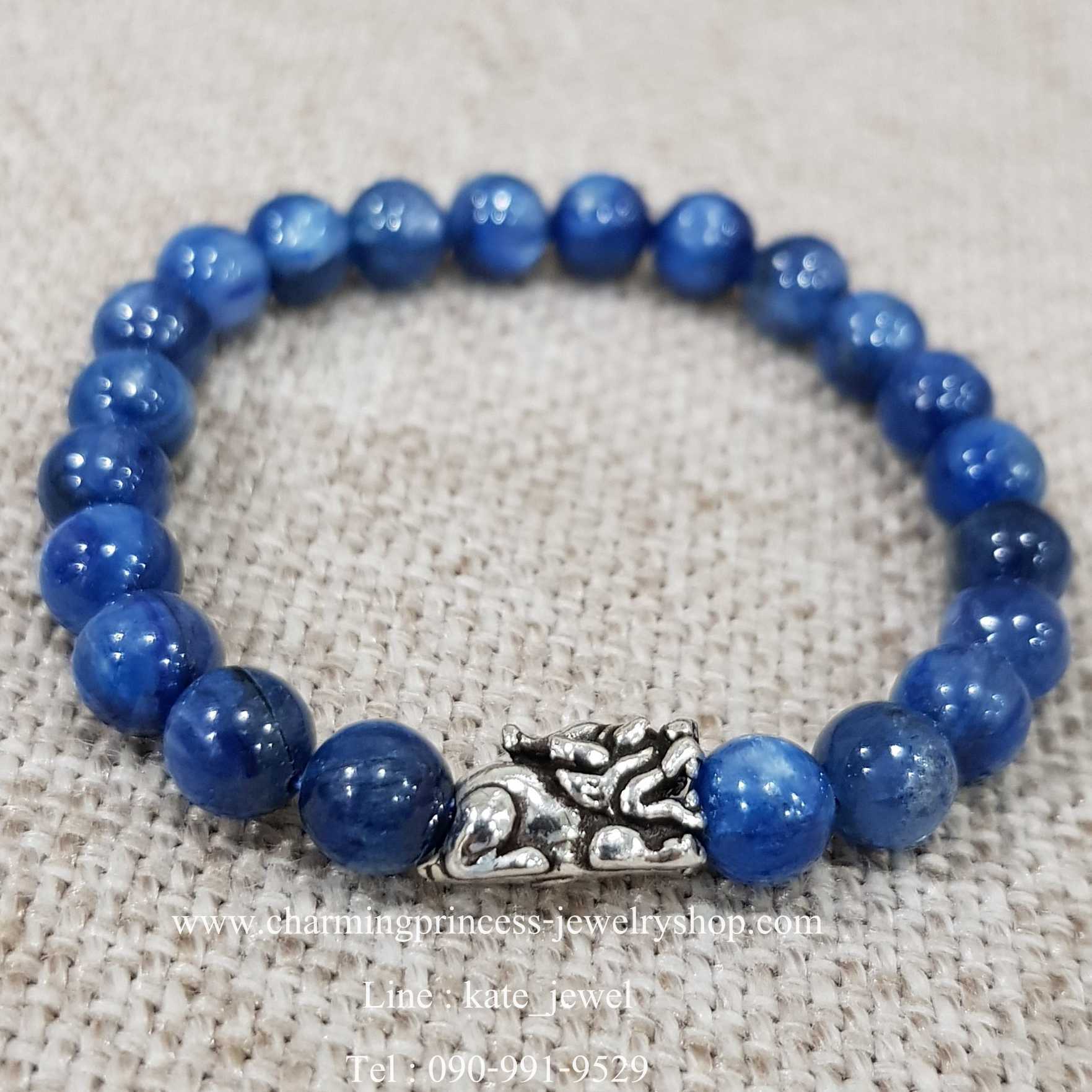 Kyanite ไคยาไนท์ ช่วงส่งเสริมในเรื่องสติและปัญญา และในทางเดียวกันก็เป็นหินปลดหนี้ และให้คุณทำเรื่องที่ยากได้อย่างไร้อุปสรรค ประดับปี่เซี๊ยะเงินแท้ 925 รับโชคเงินไหลเข้าไม่มีออก 8 มม