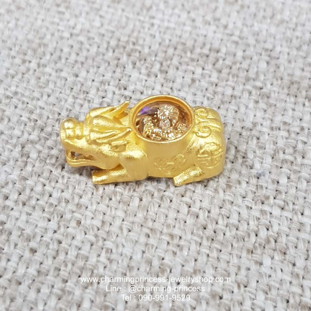 วัตถุมงคลตัวคั่นหินนำโชคสำหรับเสริมดวงของทุกปีนักษัตรที่ดี คือ ปี่เซียะคู่บารมี เสริมโชค เรียกทรัพย์ ร่ำรวย เงิน ทอง ปัดเป่าสิ่งชั่วร้าย เก็บเงินทองไม่รั่วไหลพร้อมกังหัน แชกงหมิว "กังหันนำโชค" จะหมุนแต่สิ่งดี ๆ เข้ามาในชีวิต