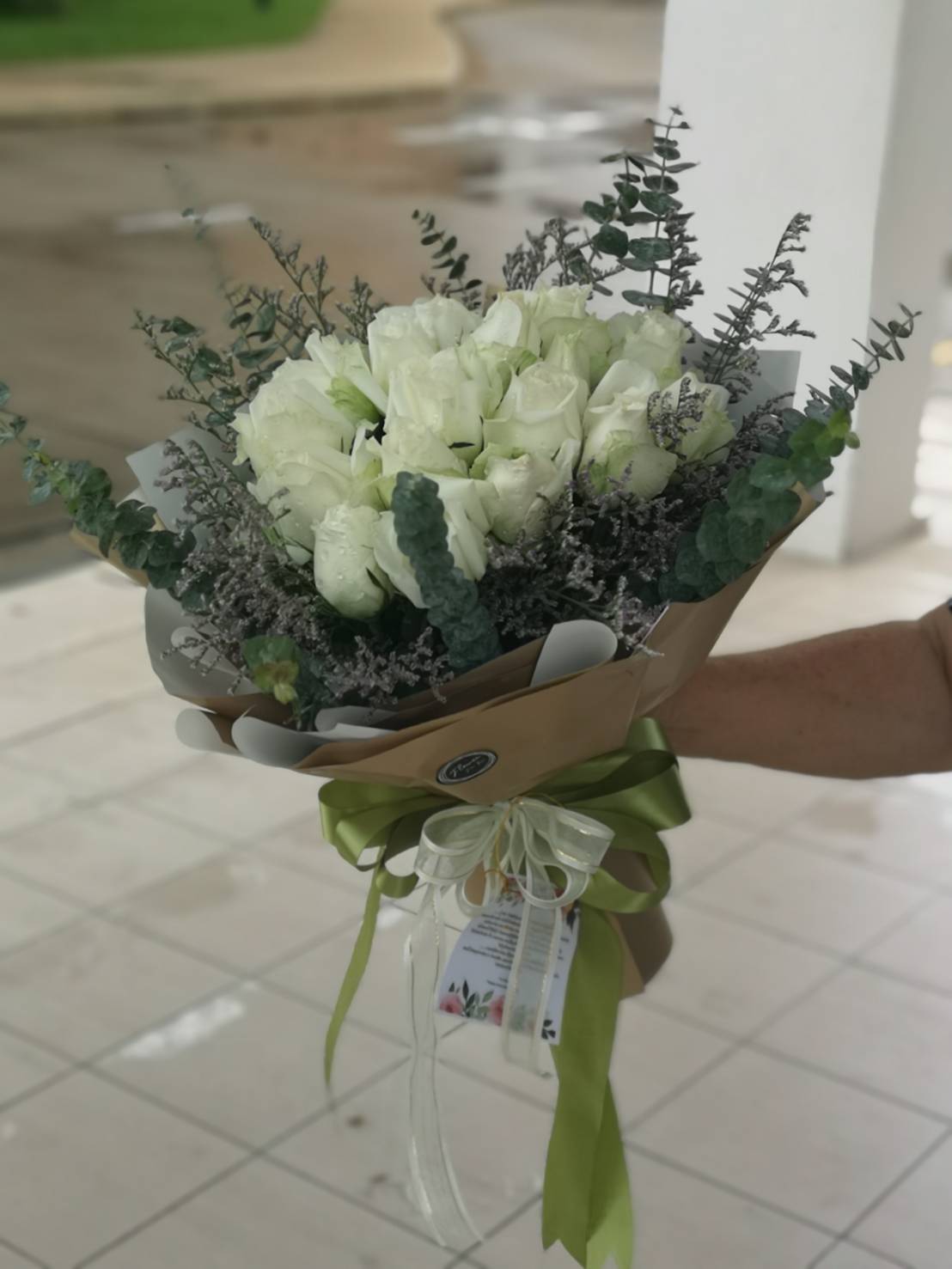 ช่อดอกกุหลาบสีขาว ง้อคืนดีแฟน