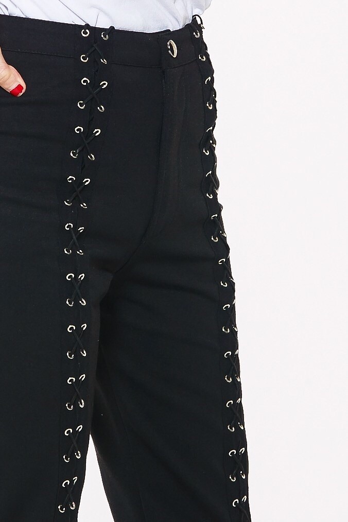 Tight Up Pants กางเกงสกินนี่ สีดำ ดีเทลสานไขว้หน้า เข้ารูปทรงสวย ตามที่นางแบบใส่ค่ะ แบบกำลังฮิตสุดๆนะคะ เนื้อผ้าดีมีน้ำหนักเกรดขึ้นห้างเลยค่ะ ห้ามพลาดนะคะ