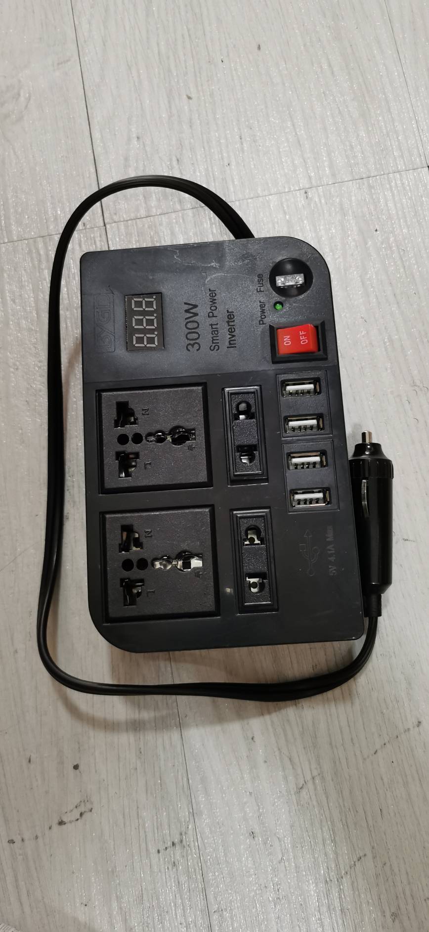 ADE15 ตัวแปลงไฟรถ 12V เป็นไฟบ้าน 220V รุ่นมีช่อง USB สำหรับเครื่องใช้ไฟฟ้าไม่เกิน 300 วัตต์