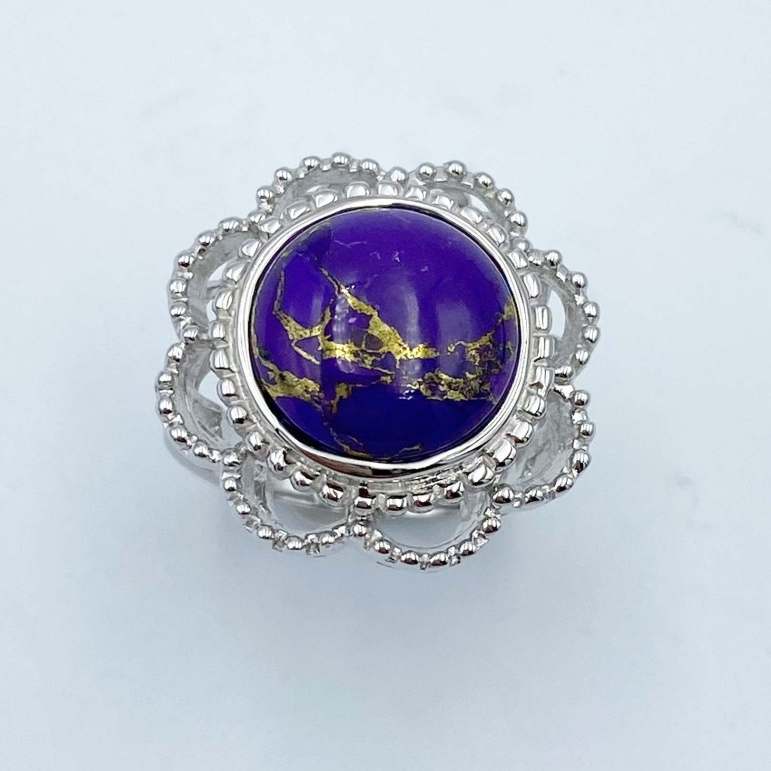 แหวนเทอร์ควอยซ์สีม่วง แหวนหินนําโชค เงินแท้ 925 พลอยขนาด กลม 12 มม แหวนดีไซส์ เป็นกลีบดอกไม้ เตยดีไซส์ กลีบและเกสร ดีหวานๆ ใส่แล้วเต็มนิ้ว ชุบโรเดียม 925 Purple Turquoise Flora Design Ring