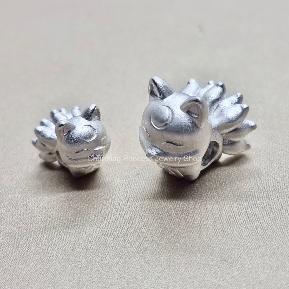 จิ้งจอกเก้าหาง เป็นเสน่ห์ต่อเพศตรงข้าม ชาร์ม เงินแท้ 99.99% ตัวคั่นสร้อยข้อมือ ชาร์มเงินแท้ 99.99% กว้าง 7 มม ยาว 10 มม