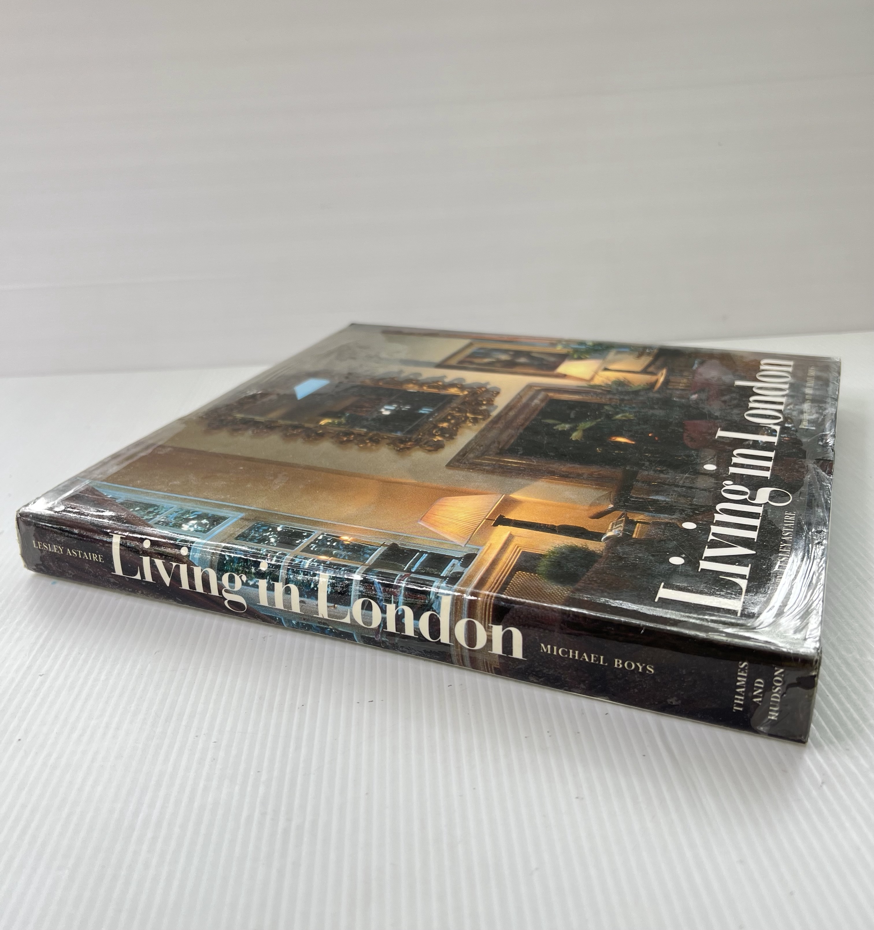 Living In London Astaire, Lesley Aug. 22 2007 90-99% Hardcover