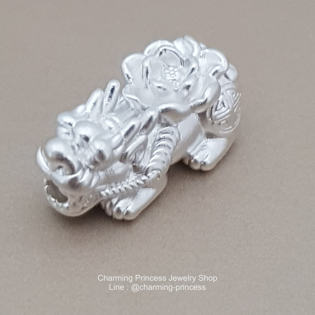 ปี่เซี๊ยะ ชาร์มปี่เซี๊ยะ เงินแท้ 99.99% ประดับดอกไม้ ตัวคั่นสร้อยข้อมือ ชาร์มเงินแท้ 99.99% ขนาด กว้าง 7 มม ยาว 17 มม