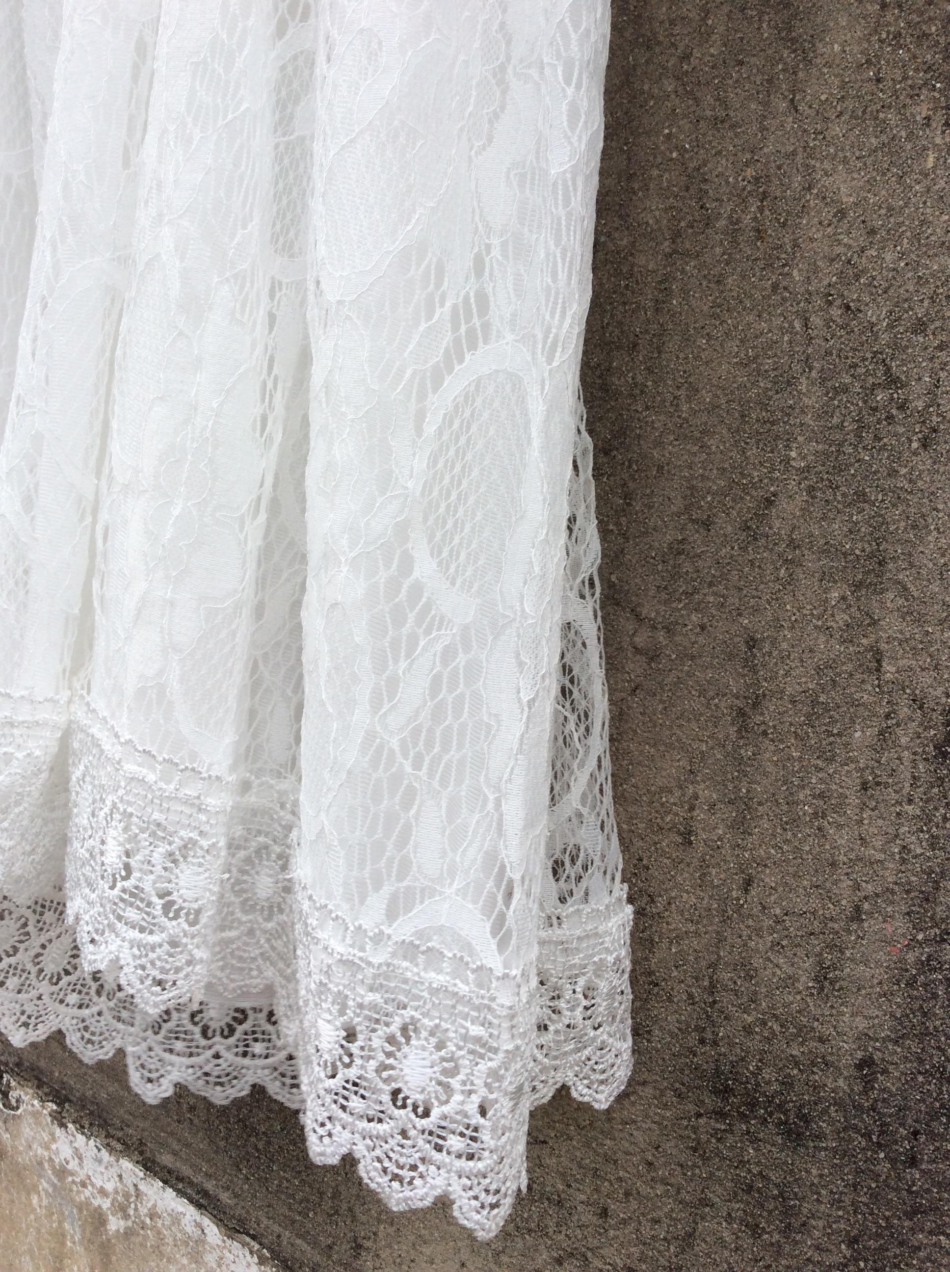 Topshop V-Necked Mini Dressมินิเดรสลูกไม้ ท้อบช้อป มีสม้อกใต้อกเพื่อเน้นทรง