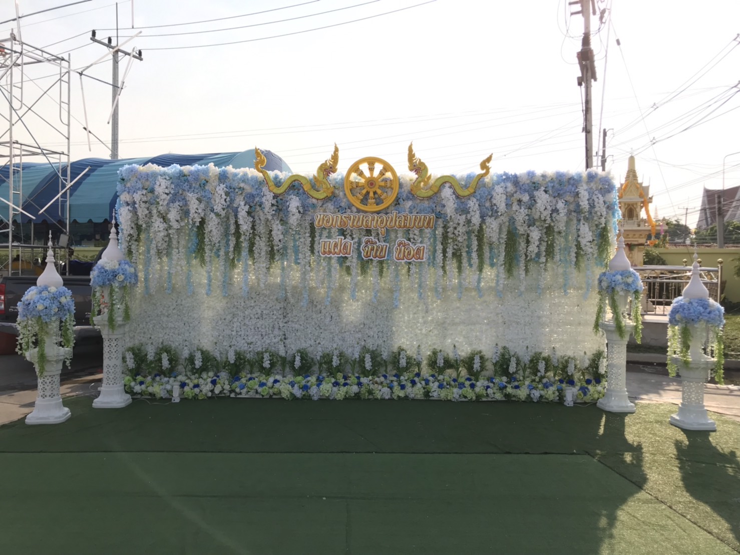 ฉากถ่ายรูปงานบวช ธีมงานขาวฟ้า