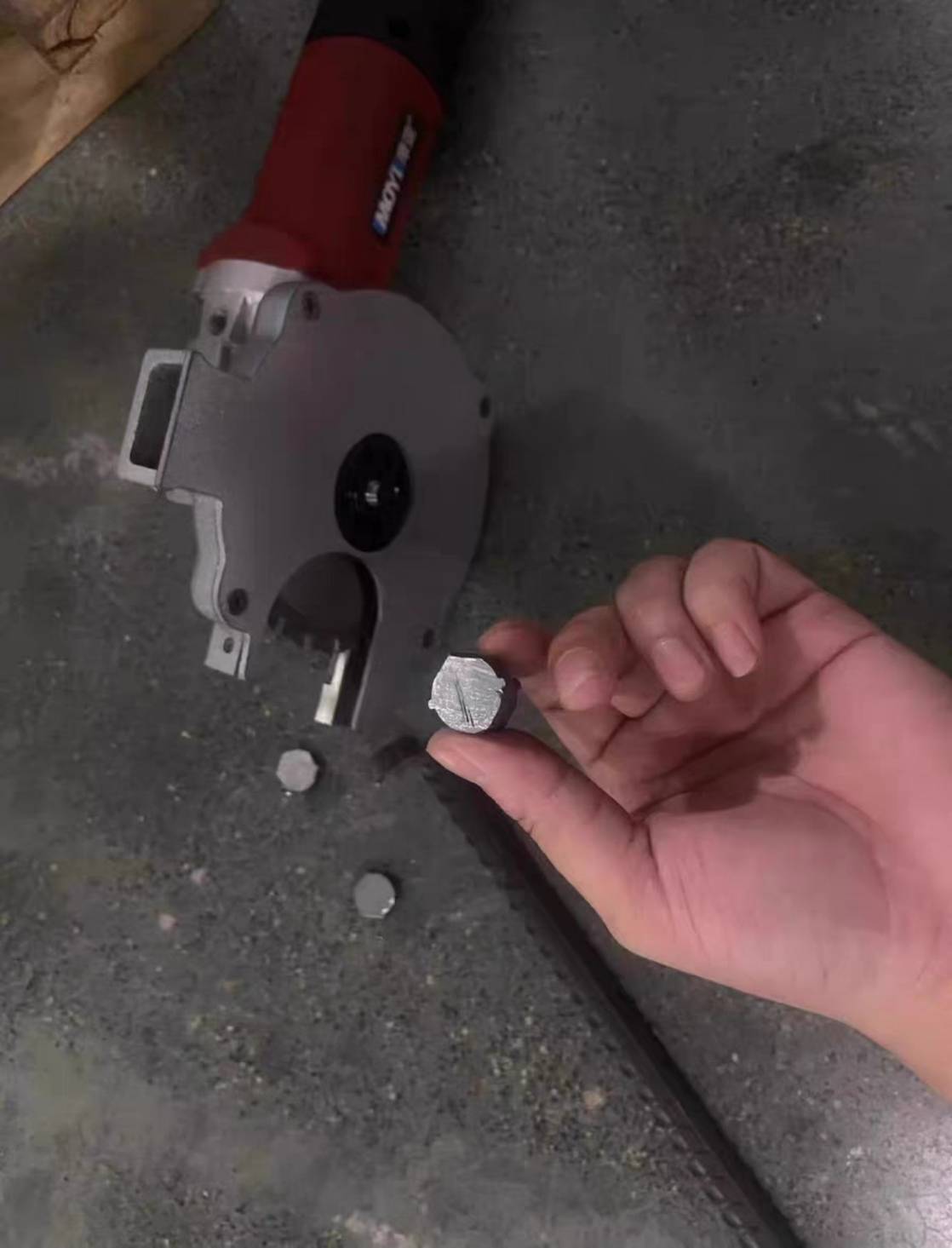 ES33 เครื่องตัดเหล็กเพลา เหล้กข้ออ้อย ตัดเร็วภายใน 10 วิ น้ำหนักเบา พกพาง่าย สะดวก ปลอดภัย