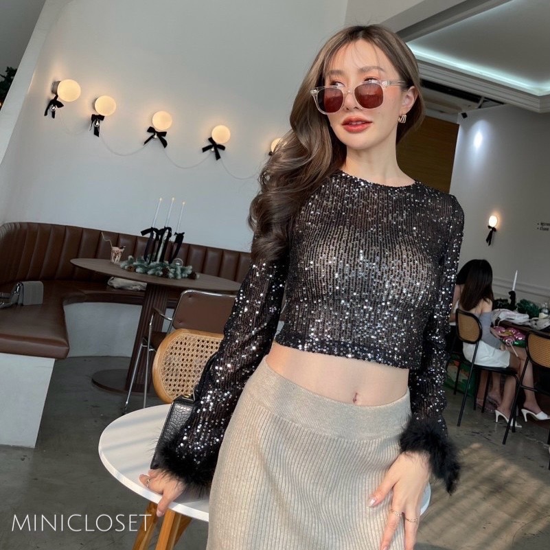 เสื้อปักเลื่อมวิ้งๆ แขนยาวปลายแขนแต่งขนนกน่ารัก ใส่เที่ยว ใส่ออกงานสวย