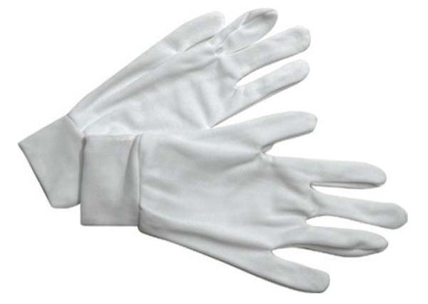 จำนวน 12 คู่ ถุงมือเชียร์สีขาว ถุงมือผ้าโพลีเอสเตอร์ 100% สีขาว ถุงมือผ้ายืดสีขาว เนื้อผ้านุ่มละเอียด สวมใส่ง่าย ไม่เป็นขุย สำหรับสวมใส่ทำงานในโรงงานอุตสาหกรรมทุกประเภท โรงงานไฟฟ้า อิเลคทรอนิคส์ ใส่เชียร์กีฬา