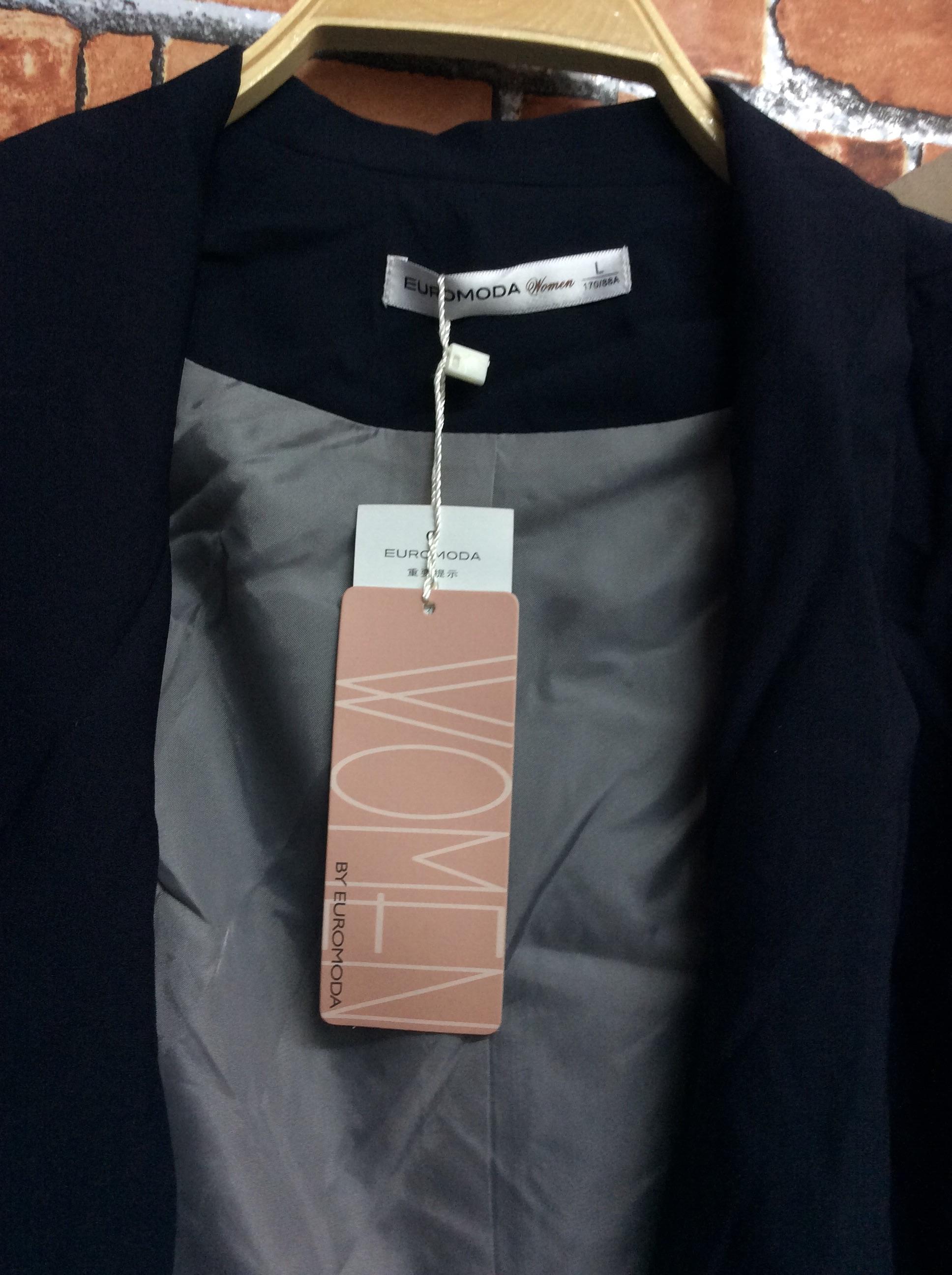 พร้อมส่ง Blazers เสื้อสูท /เสื้อคลุม ดีไซน์เก๋ ช่วงชายเสื้อพริ้วนิดๆ ทรงเสื้อใส่แล้วทำให้คุณสาวๆดูผอมเพรียวนะจ๊ะ