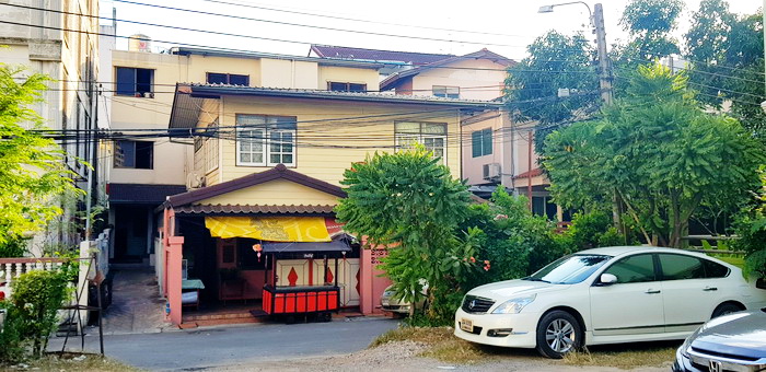 ขายที่ดินห้วยขวาง พร้อมอพาร์ทเม้นท์ และบ้าน 2 หลัง 120 ตรว. ซ.ประชาราษฎร์บำเพ็ญ 7 ติดถนนซอยทั้ง 2 ด้าน