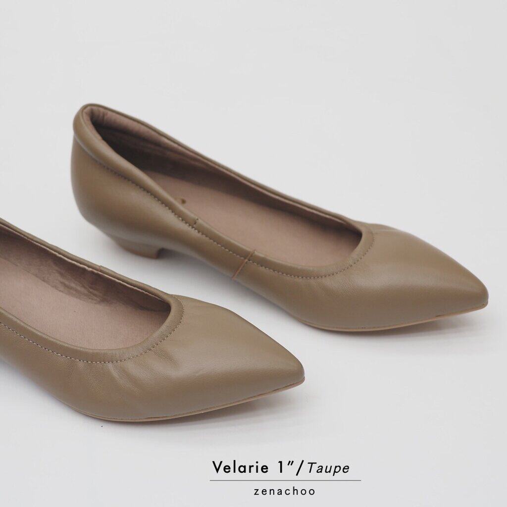 ทรงปกติ เปลี่ยนไซส์ได้ ไม่รับคืน รุ่นขายดี Zenachoo Velarie1 สูง 1 นิ้ว สีTaupe รองเท้าหัวแลมหนังแกะแท้
