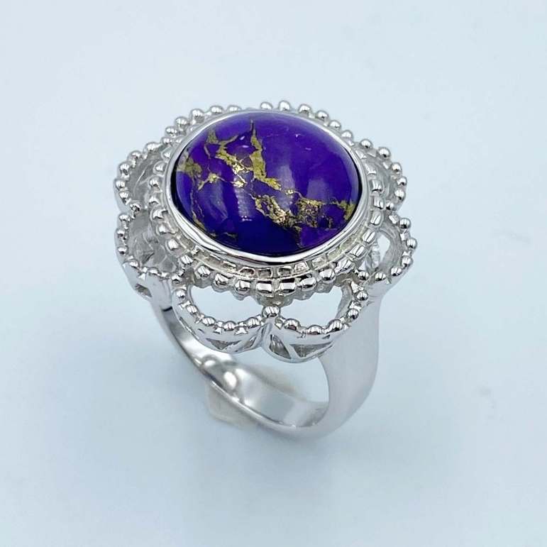 แหวนเทอร์ควอยซ์สีม่วง แหวนหินนําโชค เงินแท้ 925 พลอยขนาด กลม 12 มม แหวนดีไซส์ เป็นกลีบดอกไม้ เตยดีไซส์ กลีบและเกสร ดีหวานๆ ใส่แล้วเต็มนิ้ว ชุบโรเดียม 925 Purple Turquoise Flora Design Ring