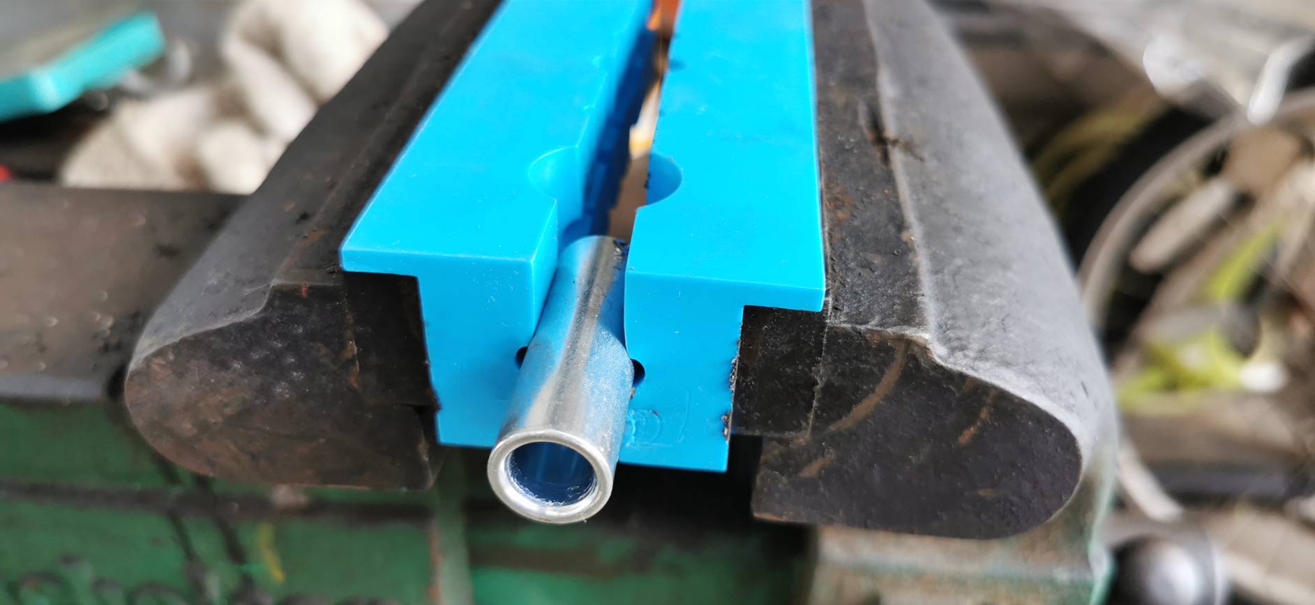 CH21 ปากจับพลาสติก สำหรับใส่ปากกาจับเหล็ก 5.5 นิว้ ช่วยจับของกลม กันรอย กันลื่น มีแม่เหล้กในตัว