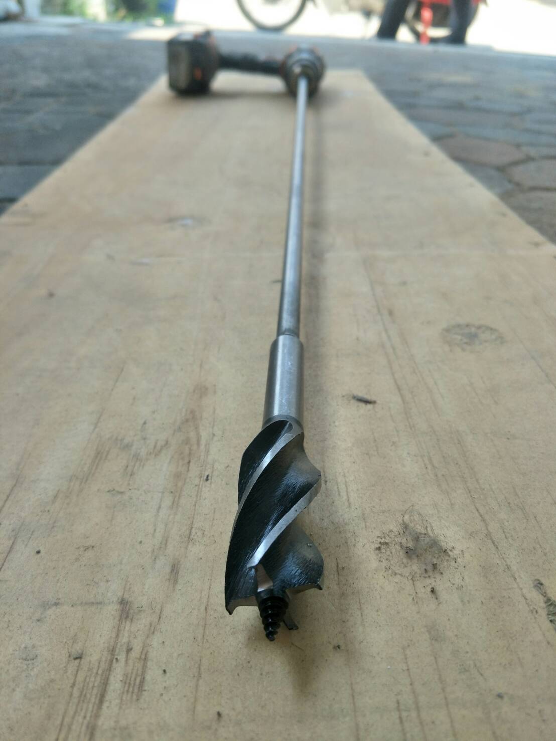 D33S18 ดอกเจาะไม้ยาวพิเศษ ขนาด 18 มิล แกนยาว 800 มิล สำหรับเจาะไม้หนา แกนต้นไม้ ต่างๆ