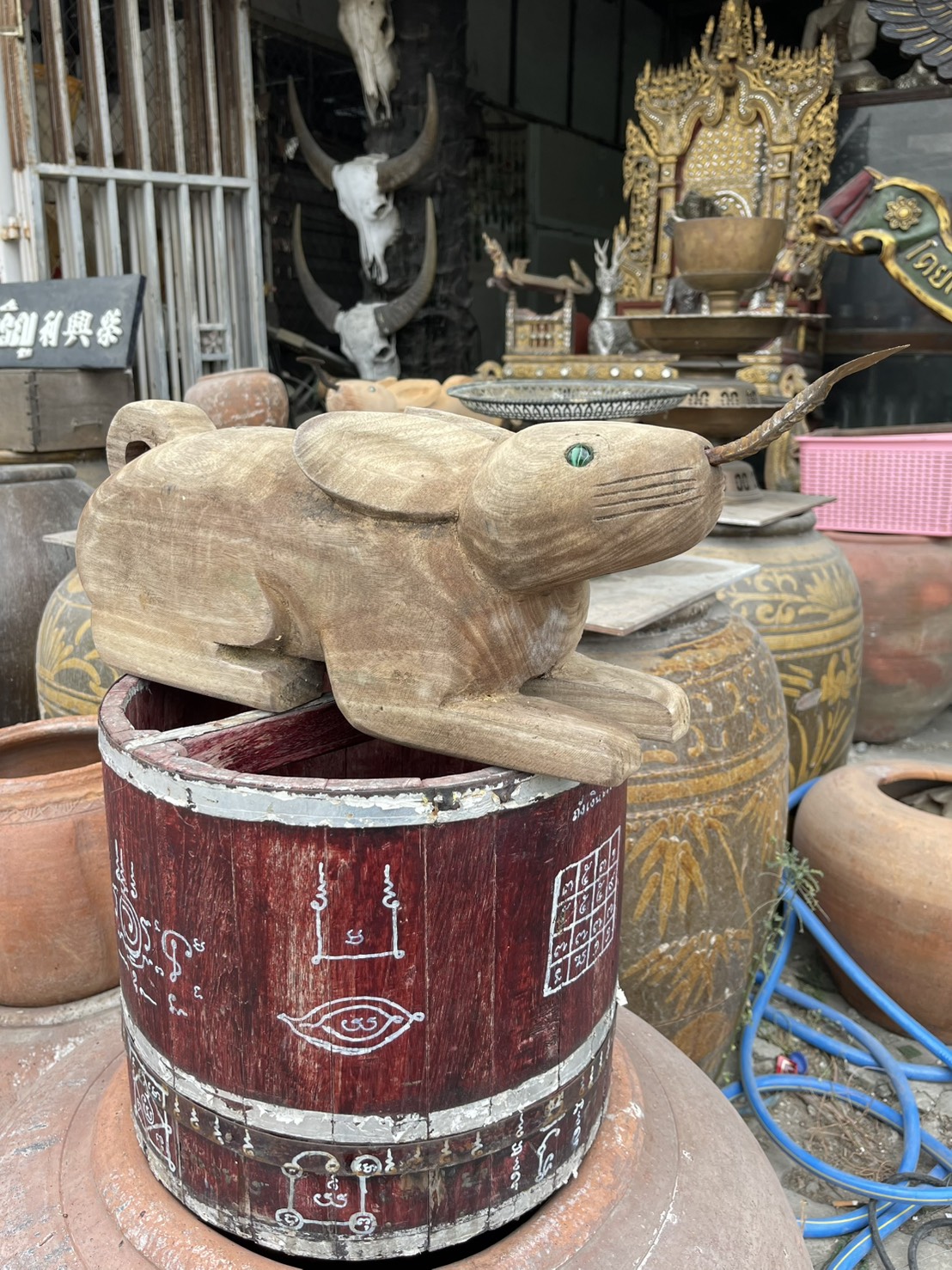 กระต่ายไม้แกะ กระต่ายขูดมะพร้าว แบบนั่งขูด