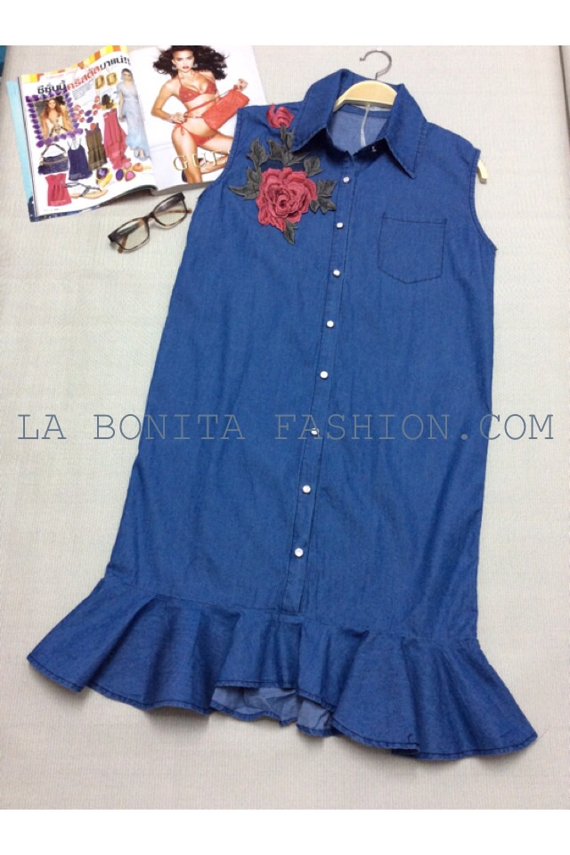 New!! Arrival เดรสยีนส์ผ้ายีนส์นิ่มเนื้อดีค่ะ แต่งชายกระโปรงให้เป็นระบายนิดๆพอน่ารัก ปักดอกกุหลาบสีแดงดอกโต งานปักละเอียด