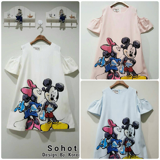 New Arrival เดรสมิกกี้เม้าท์น่ารักฝุดๆ คร้า เดรสผ้าเนื้อลินินด้านในรัดซับติดกับตัวผ้าไม่บางค่ะ เนื้อดีมากๆ ขอบอก ดีเทลแขนเว้าปลายแขนระบาย สกรีนลายมิกกี้เม้าท์ประดับเพชรสีๆ อย่างดี สาวๆ ห้ามพลาดนะค่ะงานจริงสวยมว๊ากกก