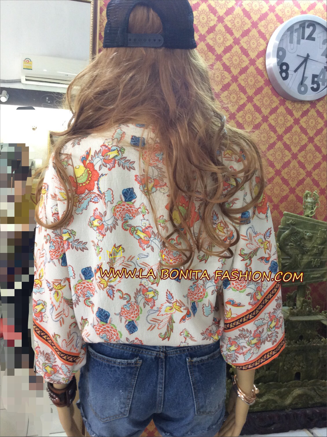 เสื้อสไตล์ โบฮีเมียน ทรงป้ายหน้า มีเชือกผูก พิมพ์ลายสไตล์โบฮีเมียน สีสันสดใสน่ารักมากๆๆค่ะ