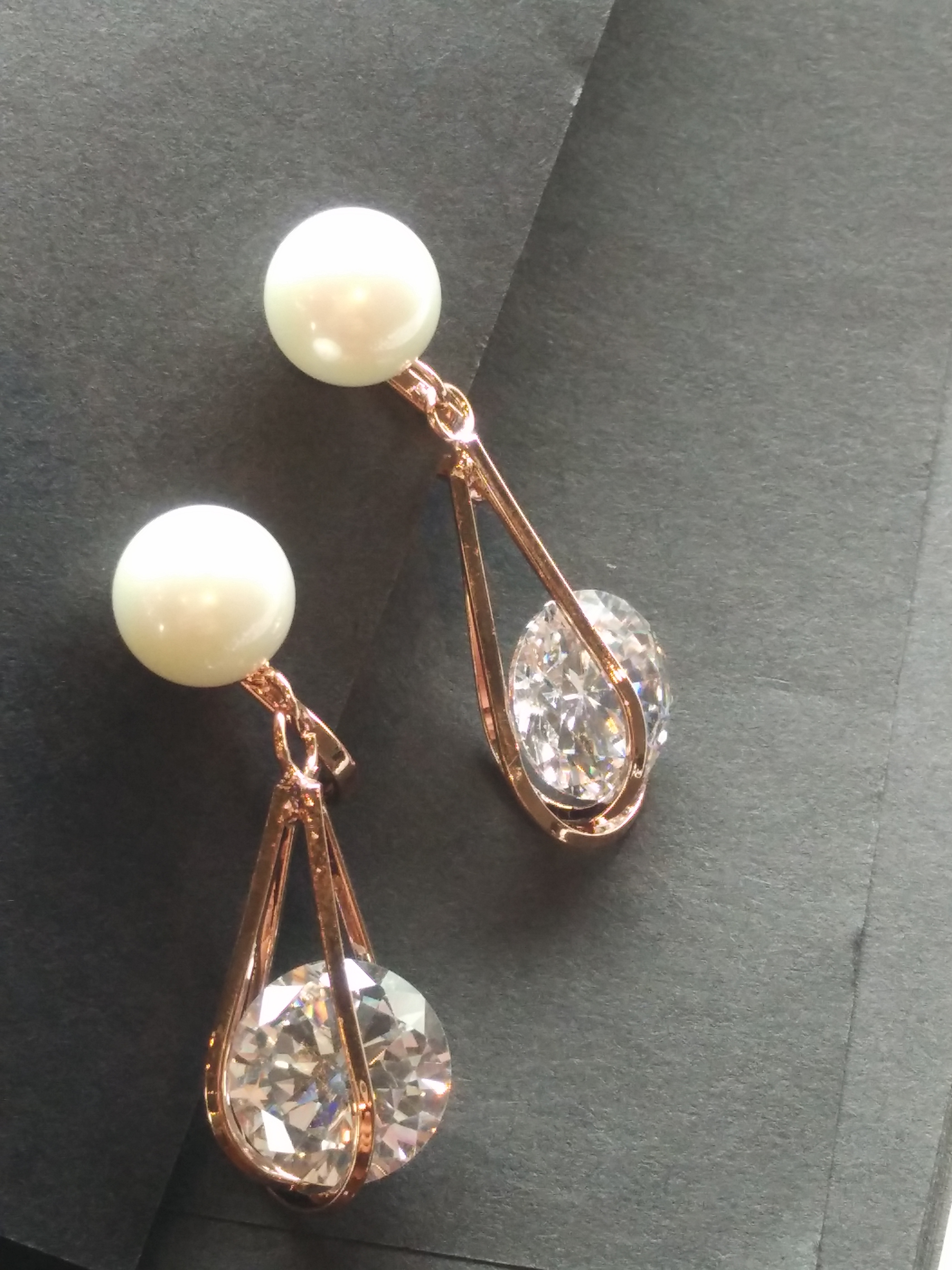 ต่างหูหนีบ Crystal in Maze Clip มีซิลิโคนรอง หนีบไม่เจ็บ เงินแท้92.5% ไม่เจาะหูก็สวยได้_EC123