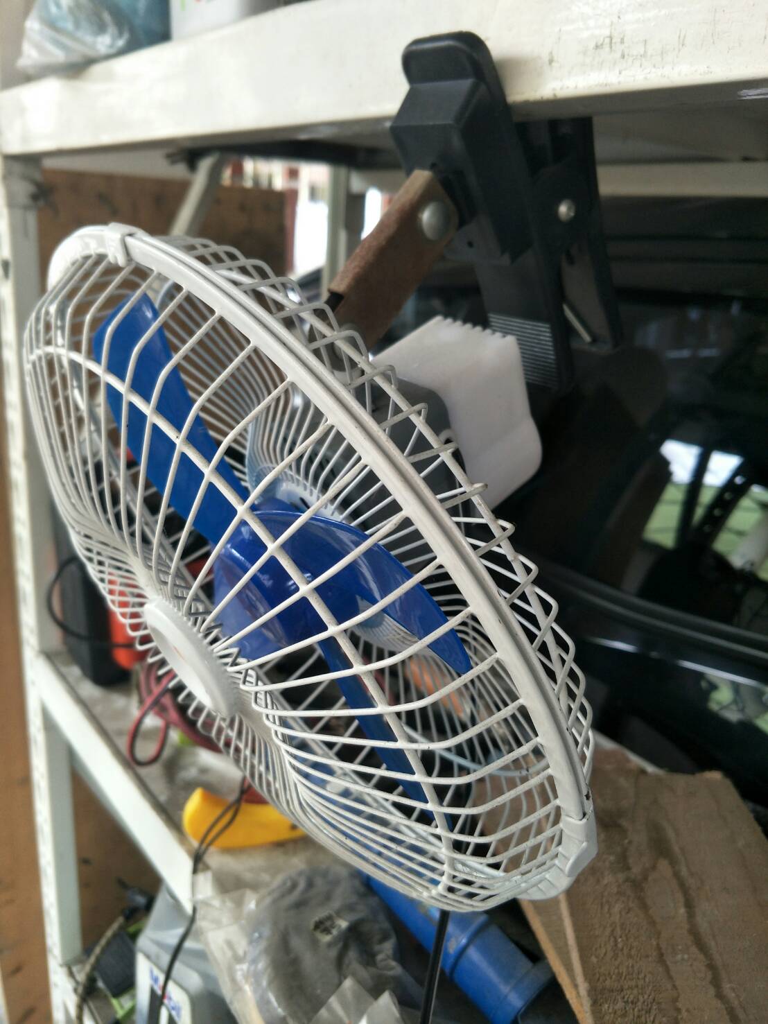 FAN03 พัดลม 12v ขนาด 10 นิ้ว สำหรับติดในรถ หรือพกพาเข้าป่ากางเต๊น ใช้ไฟแบตรถยนได้เลย