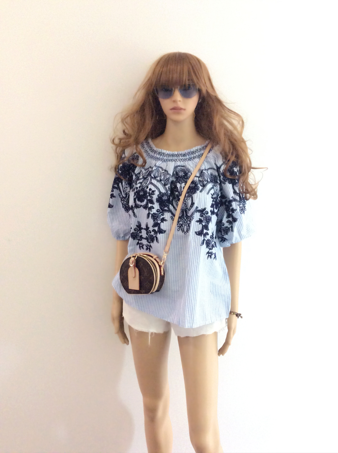 เสื้อสม็อค เสื้อแฟชั่นเกาหลีทรงน่ารัก ปักลายดอกไม้ ใส่เปิดไหล่ก็สวย