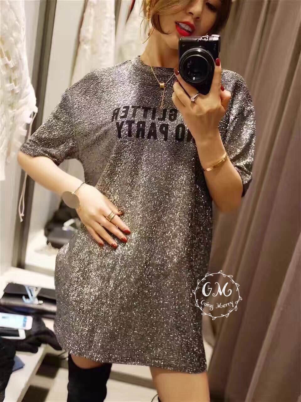 เสื้อยืดคอกลม ผ้าวิ้งๆ รีดกำมะหยี่ NO GLITTER NO PARTY ดาราเซเลปใส่กันเยอะเลยจ้าาาา ใส่สบายๆ ผ้านุ่ม งานสวย น่ารักมากๆค่ะ แบบคุณ โอปอล ใส่ งานรับประกันคุณภาพจ้าาาา