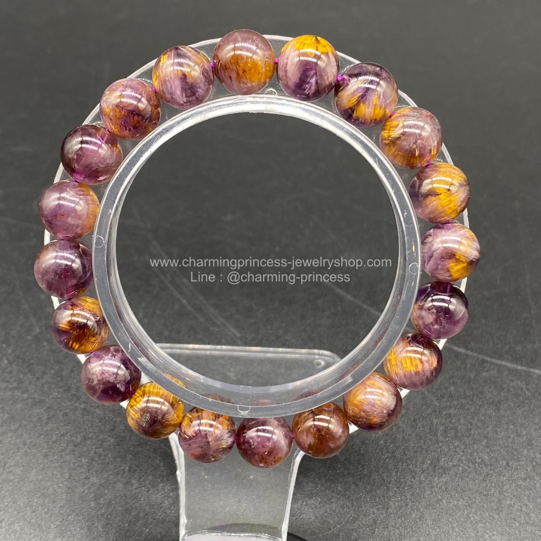 Cacoxenite in Amethsyt AAA คาค็อกซิไนท์ในอเมทิสต์ 9.5 มม ภายในมีแร่สีทองระยิบระยับเสริมอำนาจบารมีความมั่งคั่งร่ำรวย สวยน่าใส่มากๆค่ะ