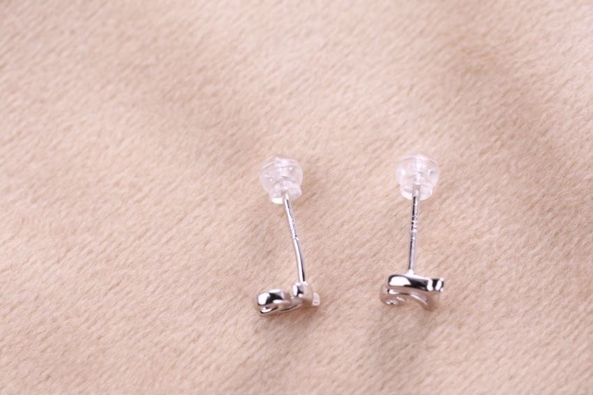 ต่างหูสำหรับผิวแพ้ง่าย เงินแท้ 92.5% ตัวอักษรภาษาอังกฤษ ก-ฮ เลือกผสมได้เลยค่ะ (ราคาต่อข้าง)_ES002