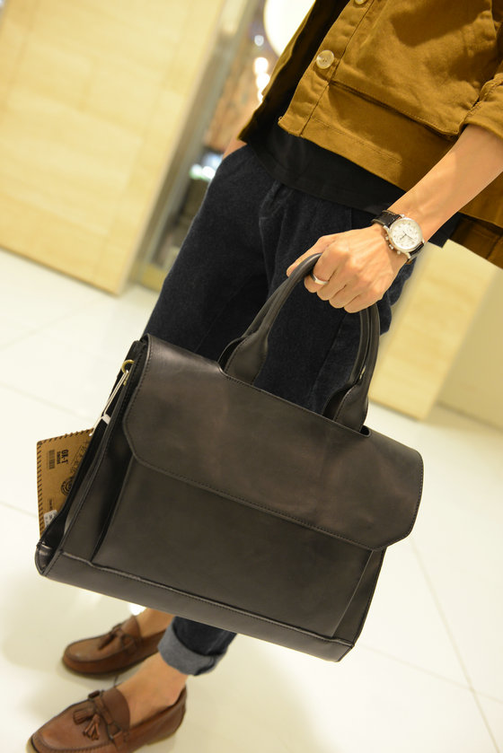 พร้อมส่ง กระเป๋าถือและสะพายนักธุรกิจ ผู้ชายแฟขั่นเกาหลี