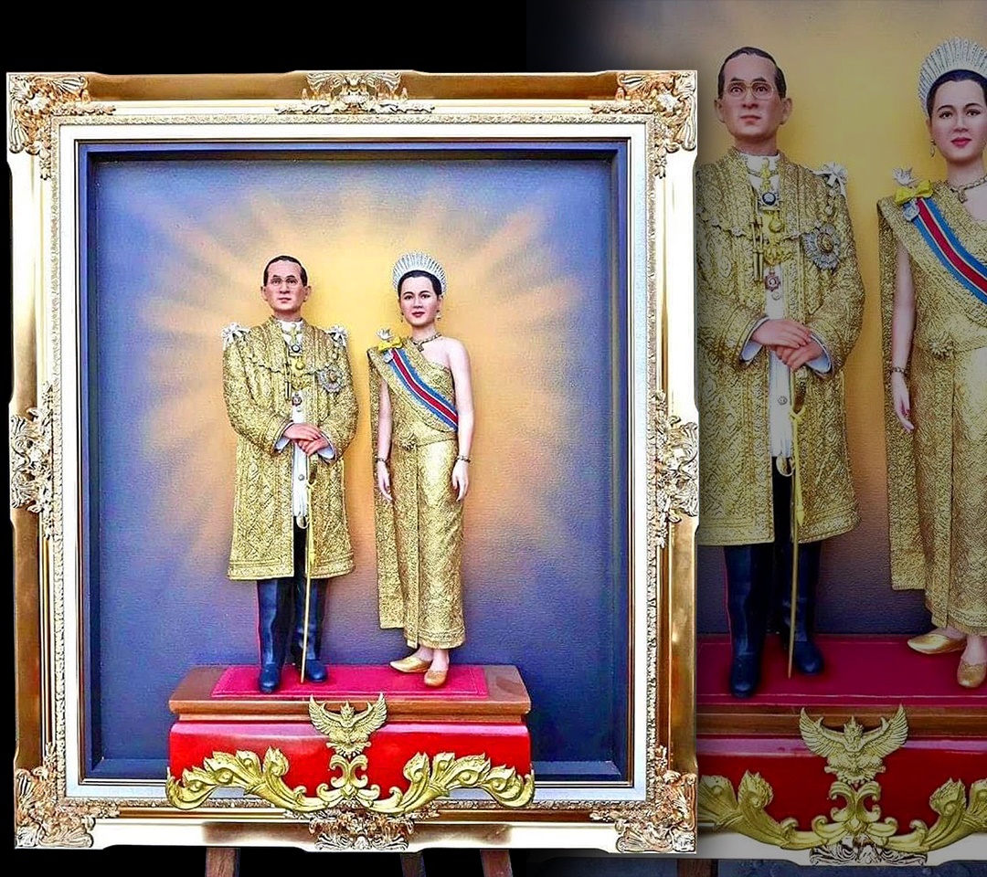 พระบรมรูปในหลวงรัชกาลที่9 คู่กับพระราชินี พระพันปี รูปปั้นหุ่นขี้ผึ้ง