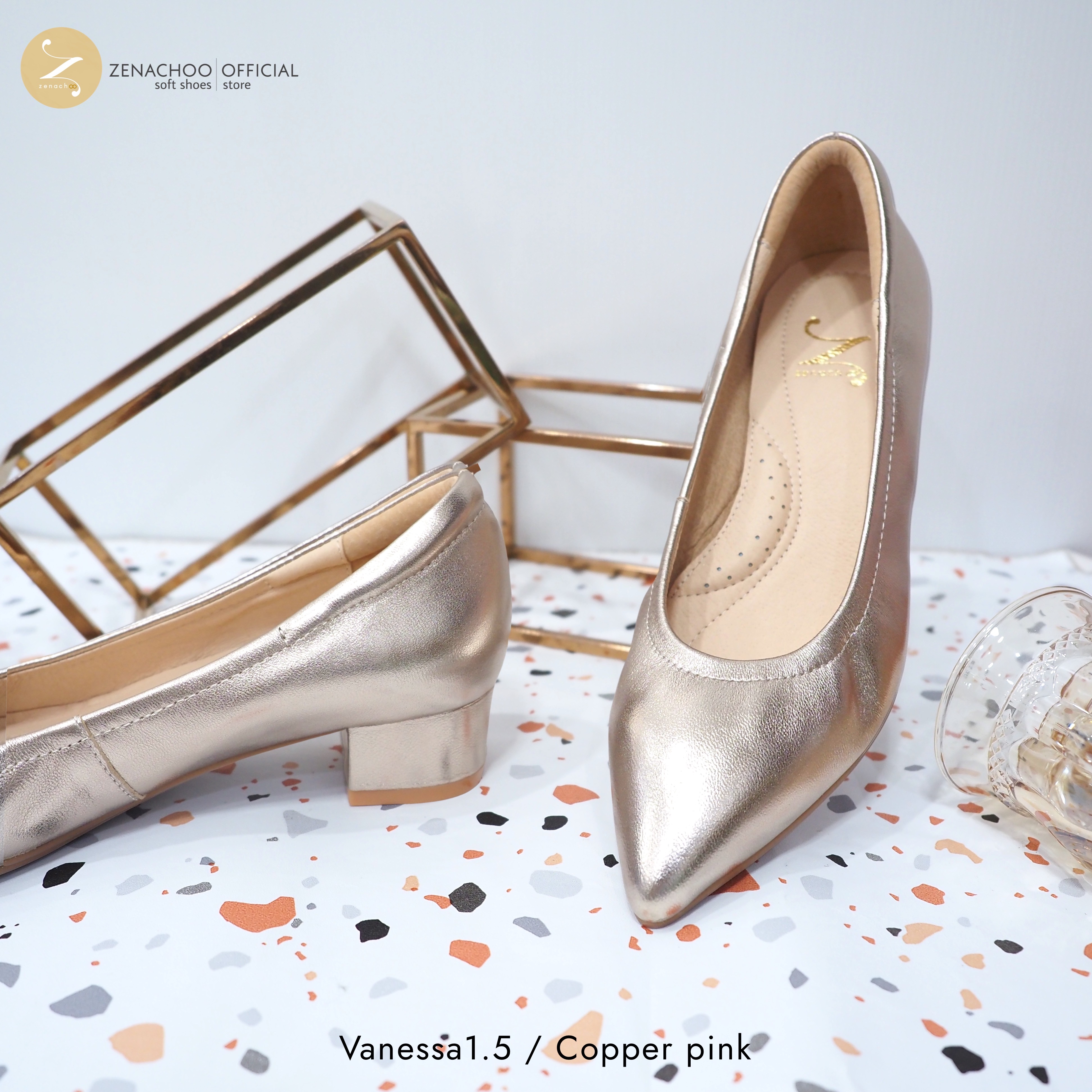 ทรงใหญ่ลด 1 ไซส์ เปลี่ยนไซส์ได้ ไม่รับคืน Zenachoo รุ่น Vanessa1.5 สูง 1 นิ้วครึ่ง รองเท้าหนังแกะแท้หัวแหลม พื้นนุ่ม