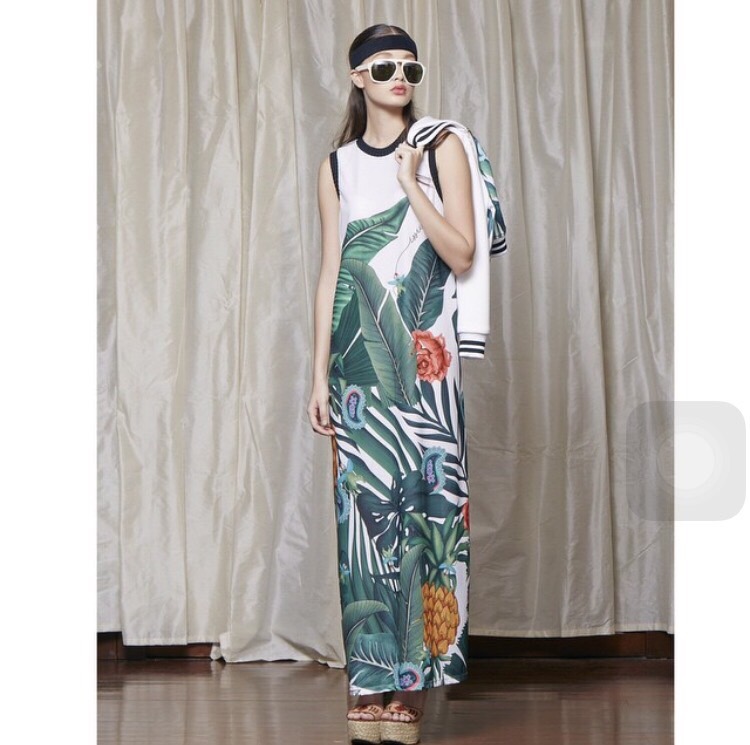 Maxim long dress ลายดอกไม้แบร์นดังผ้าเหมือนของแท้ในช็อปเป๊ะ ผ้ามีรูเล็กๆฟอกอากาศ ดูดีดูหรูมาก แบบดาราใส่ค่ะ ดูดีมีสไตล์ใส่เดินเล่นก็ดูดี ใส่เที่ยวสงดรานต์ก็เก๋มาก