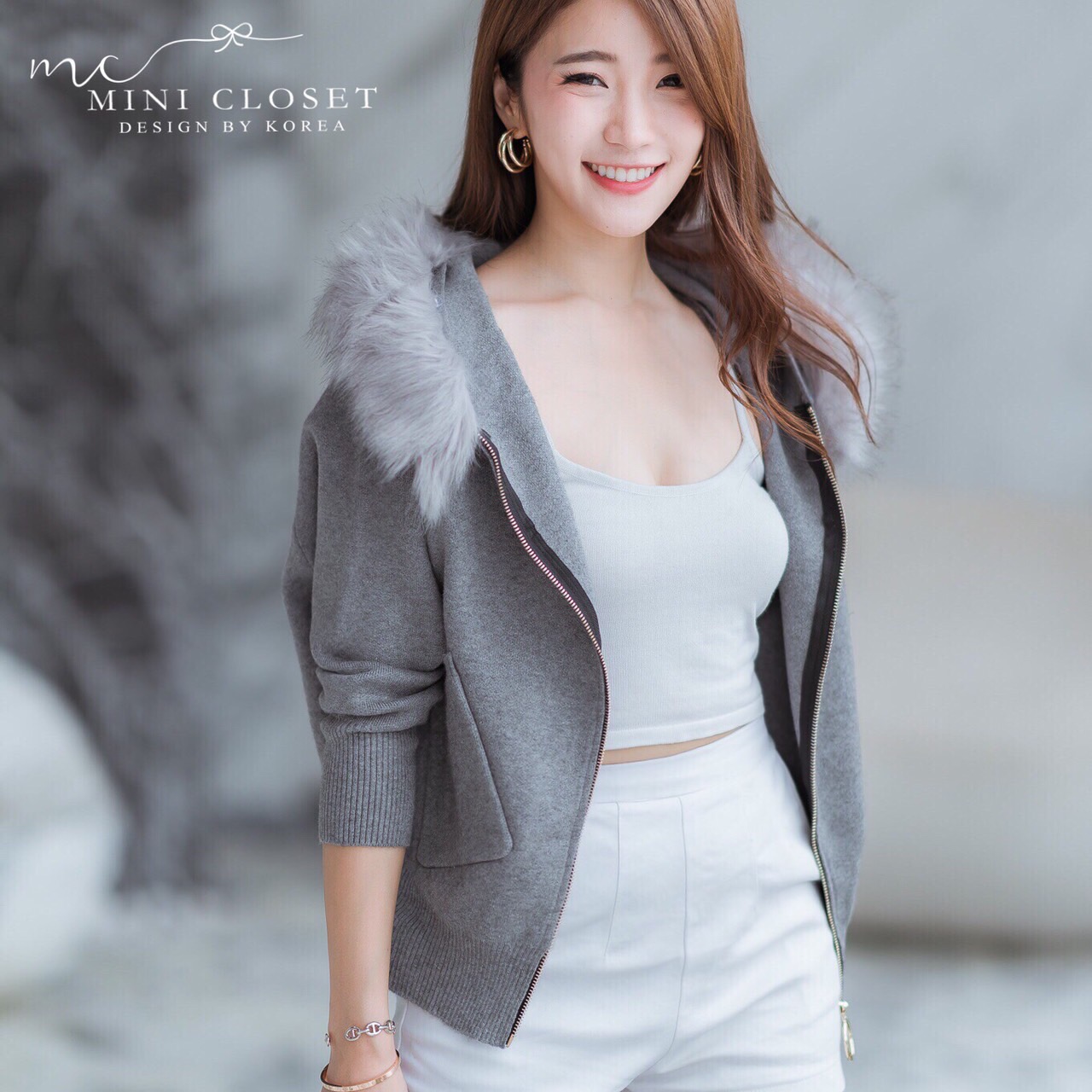 เสื้อมีฮู้ดแต่งขนเฟอร์ ถอดได้ ใส่กันหนาวได้น่ารักด้วย