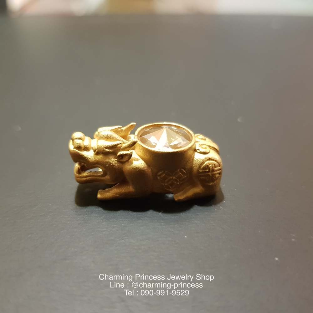 วัตถุมงคลตัวคั่นหินนำโชคสำหรับเสริมดวงของทุกปีนักษัตรที่ดี คือ ปี่เซียะคู่บารมี เสริมโชค เรียกทรัพย์ ร่ำรวย เงิน ทอง ปัดเป่าสิ่งชั่วร้าย เก็บเงินทองไม่รั่วไหลพร้อมกังหัน แชกงหมิว "กังหันนำโชค" จะหมุนแต่สิ่งดี ๆ เข้ามาในชีวิต