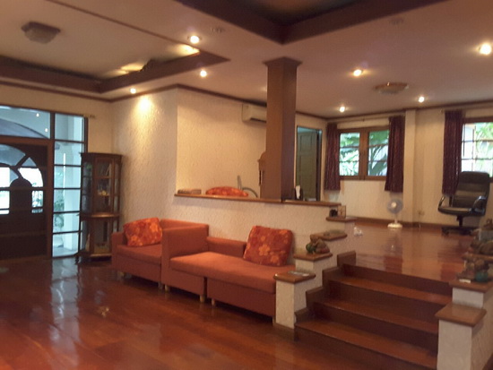 บ้านเดี่ยว 2 ชั้น พร้อมอาคารสำนักงาน 4 ชั้น ซ.งามวงศ์วาน 47 ชินเขต เนื้อที่ 150.2 ตร.ว. ถ.งามวงศ์วาน บางเขน กรุงเทพฯ สวย ตกแต่งด้วยไม้สักทอง