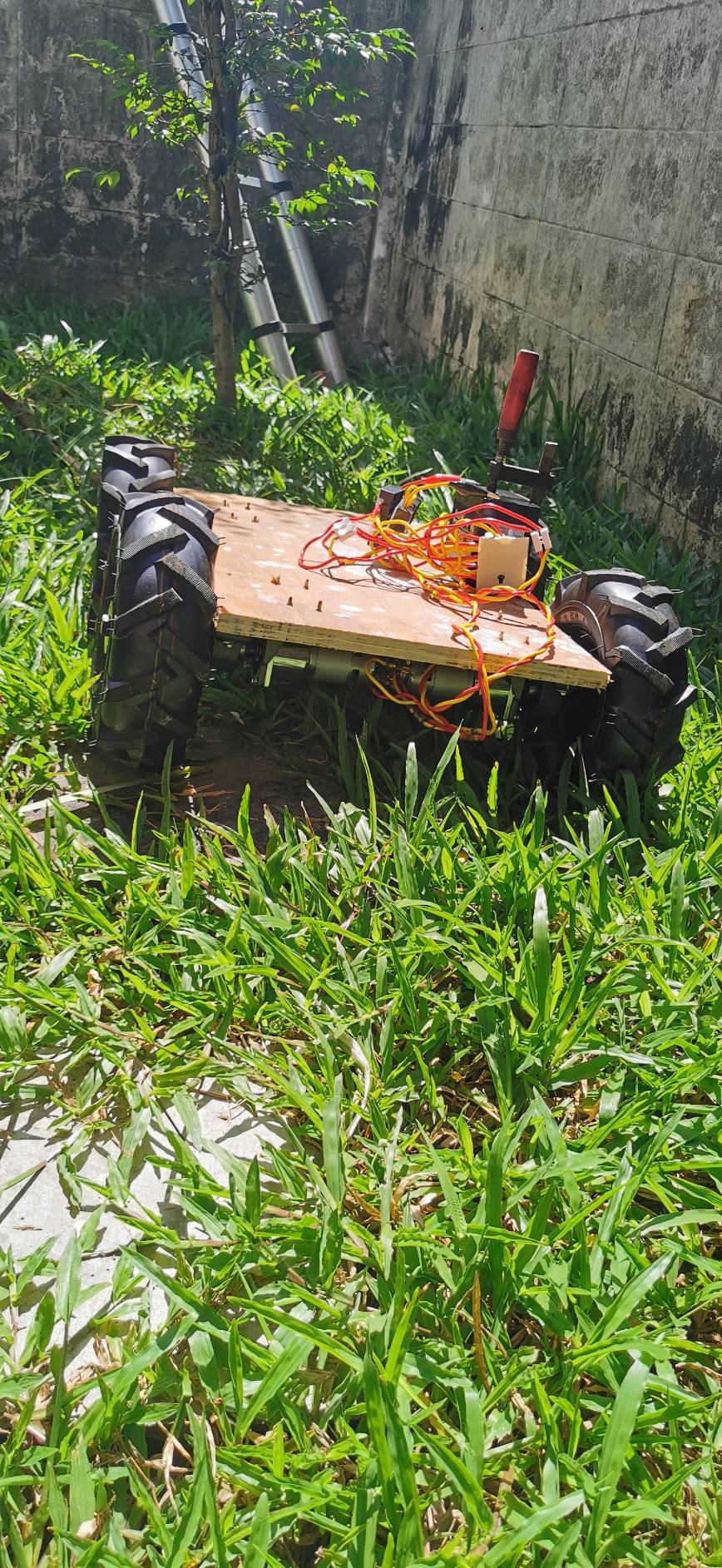 MO39 ชุดล้อ 10 นิ้ว ติดมอเตอร์ 12V แรงบิดสุง 50 KG **ราคาต่อ 1 ล้อ กินกระแสต่ำ สำหรับ DIY รถตัดหญ้า รถเข็นไฟฟ้า