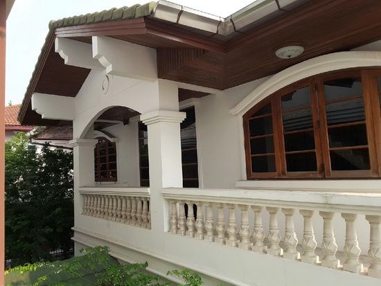 บ้านเดี่ยว 2 ชั้น พร้อมอาคารสำนักงาน 4 ชั้น ซ.งามวงศ์วาน 47 ชินเขต เนื้อที่ 150.2 ตร.ว. ถ.งามวงศ์วาน บางเขน กรุงเทพฯ สวย ตกแต่งด้วยไม้สักทอง