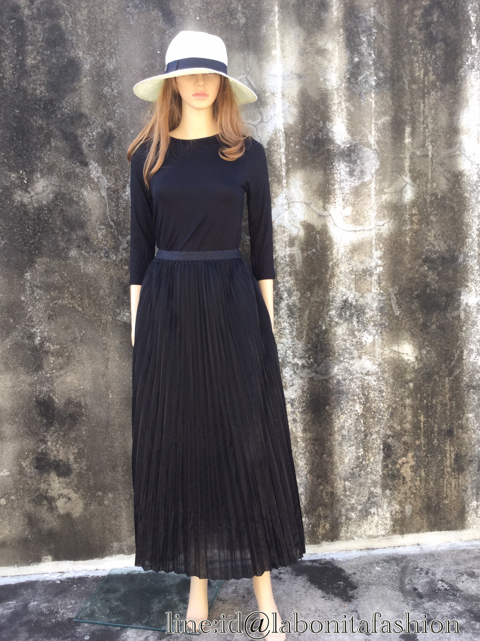 พร้อมส่ง กระโปรงพลีทยาว เนื้อผ้าวิ้งๆวาวๆงานสวยมากค่ะ ผ้าเนื้อดีมีน้ำหนัก ซับในอย่างดี