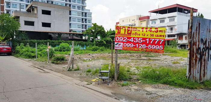 ขายที่ดิน ใกล้แยกแคราย 114.3 ตร.ว. ซ.รัตนาธิเบศร์ 8 ติดถนน 2 ด้าน ทั้งซ.8และซ.10 เข้าซอยเพียง 20 เมตร ทำเลดีมาก ใกล้สถานีรถไฟฟ้ามาก