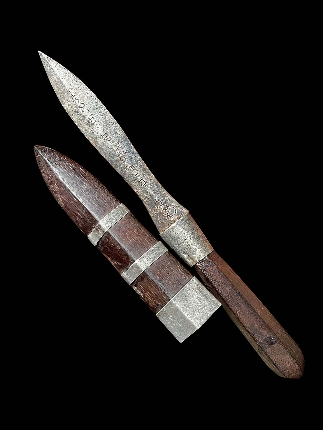 มีดหมอหลวงพ่อรุ่งวัดหนองสีนวล นครสวรรค์ ไม้พญางิ้วดำ ยุคต้น