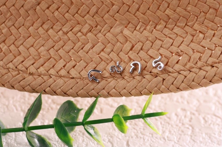 ต่างหูสำหรับผิวแพ้ง่าย เงินแท้ 92.5% ตัวอักษรภาษาอังกฤษ ก-ฮ เลือกผสมได้เลยค่ะ (ราคาต่อข้าง)_ES002