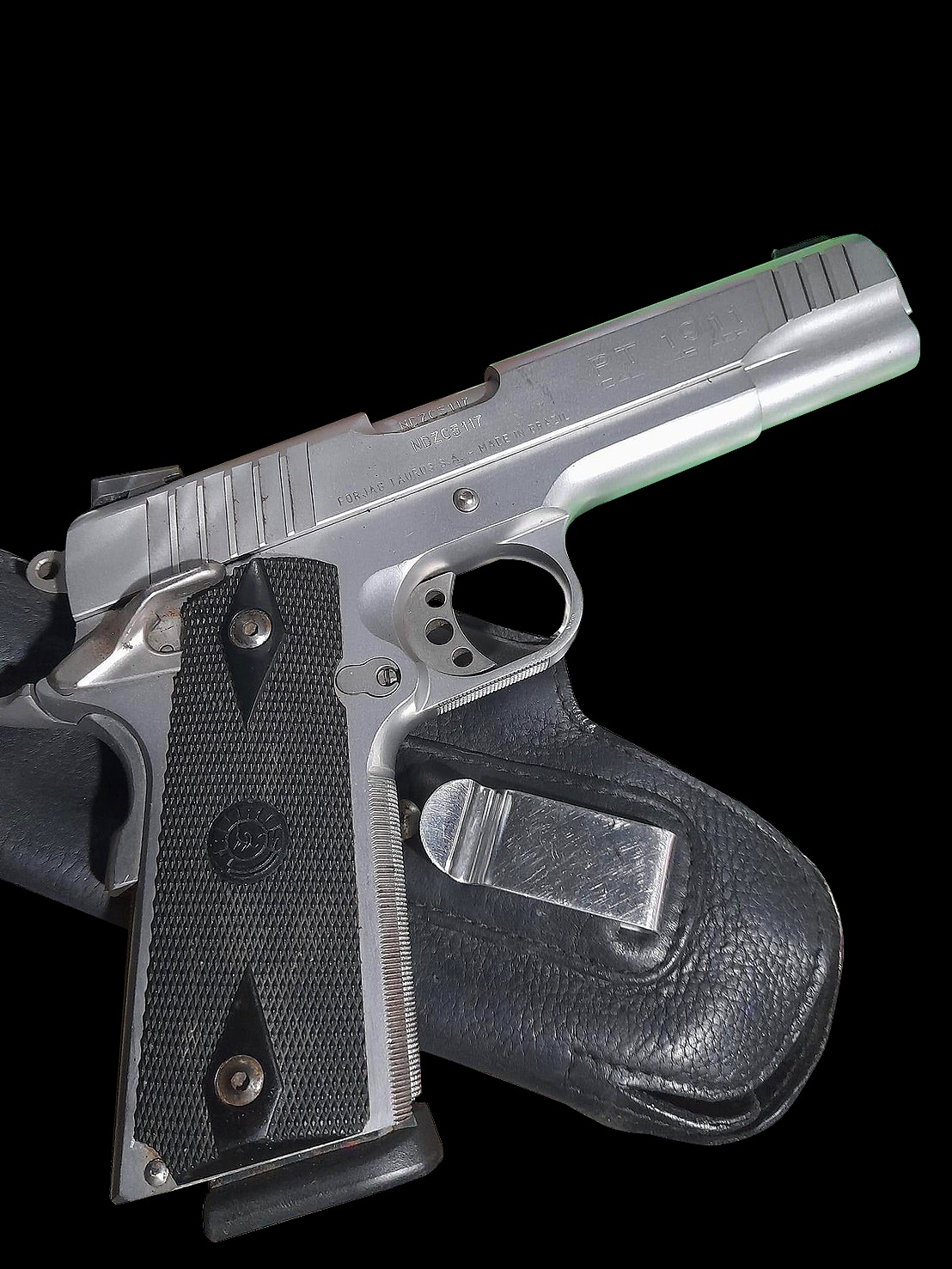 ปืนพก11มม TAURUS พร้อมทะเบียน ปืนเทารัส