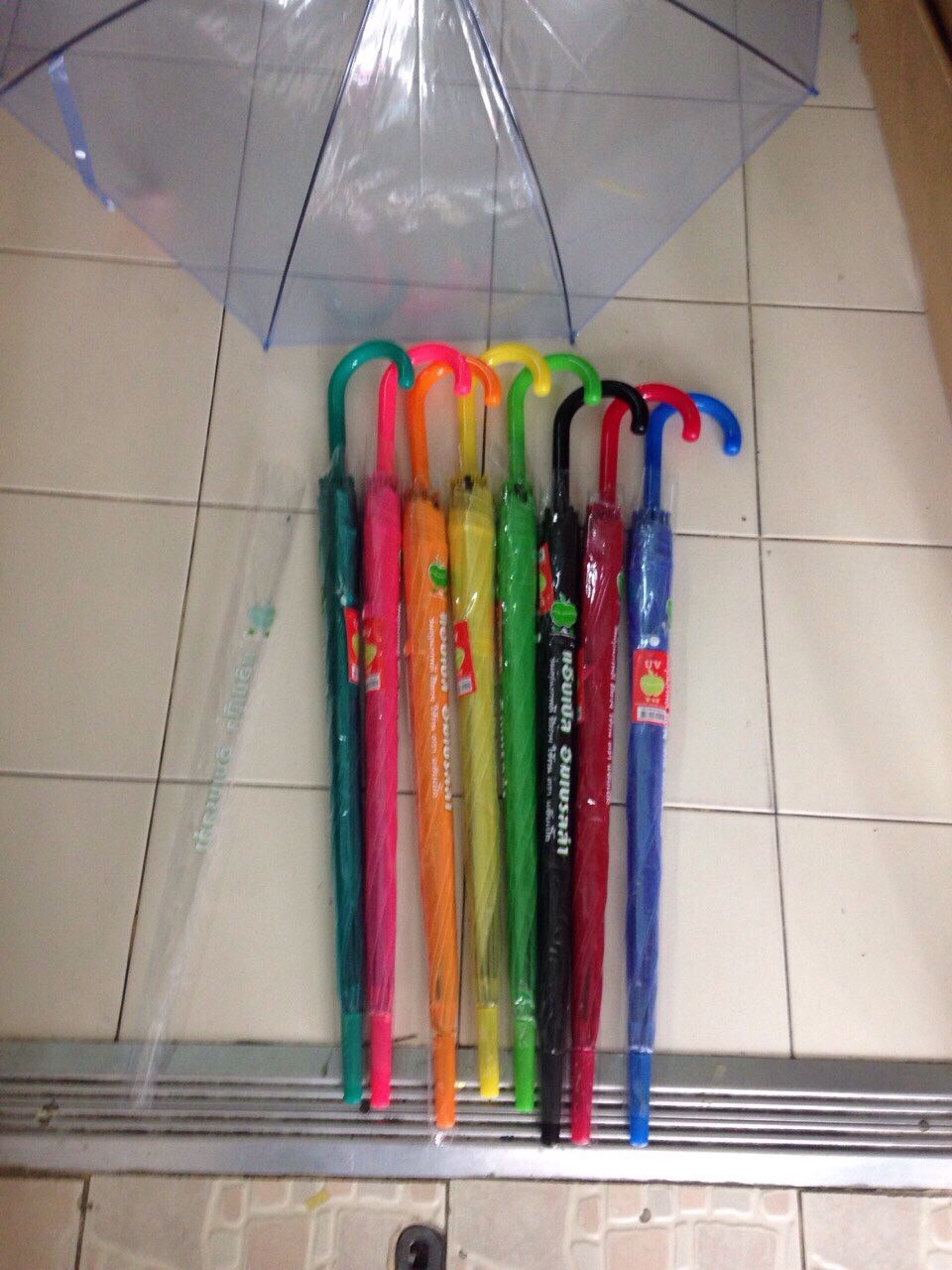 ร่มใส คละ สี 22 นิ้ว