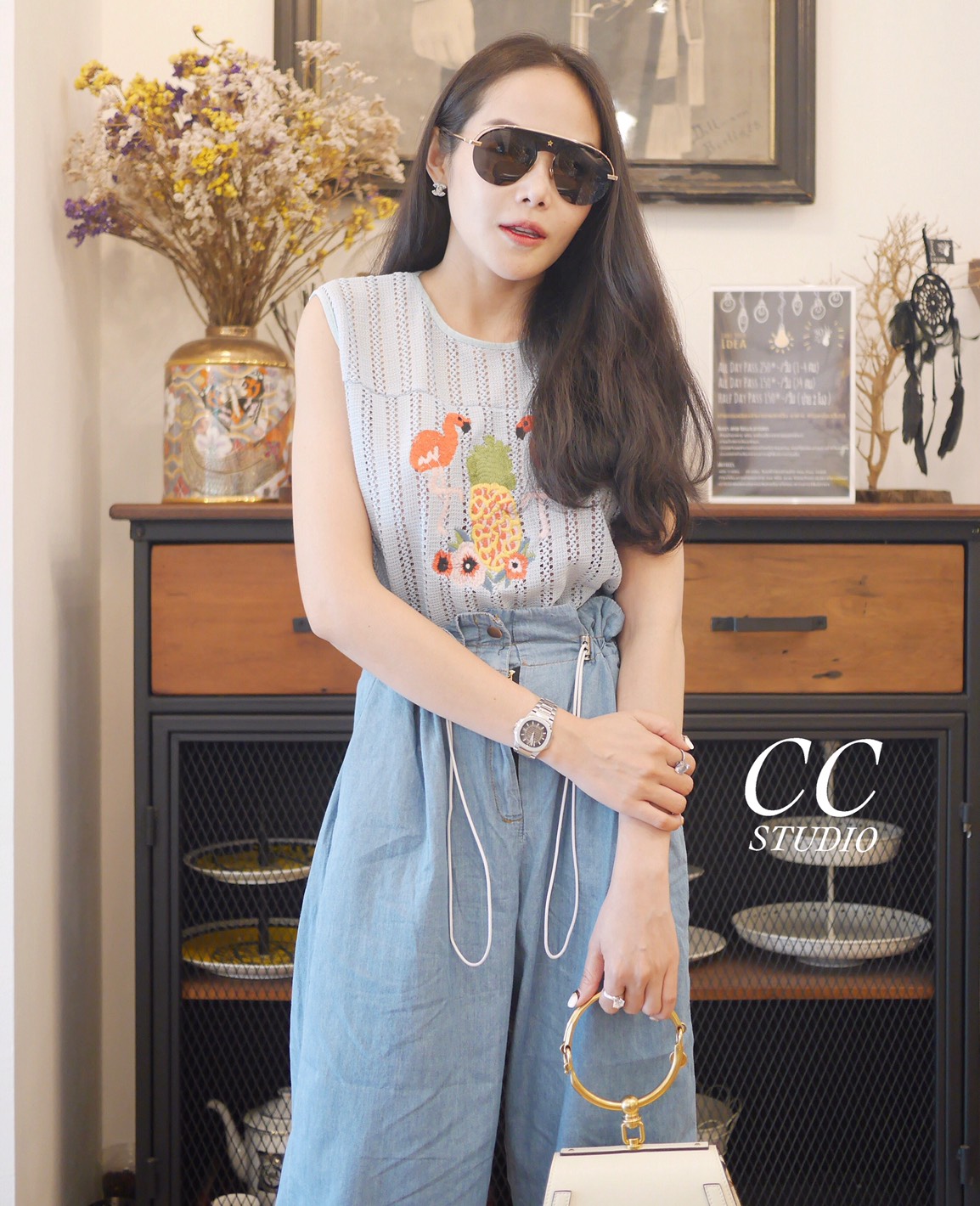 Set เสื้อลูกไม้แขนกุด ปักลายน่ารักค่ะ + มาพร้อมกางเกงยีนส์เอวสูง เนื้อยีนส์บาง เนื้อดีค่ะ ช่วงเอวรูดเก๋มากค่ะ Set นี้ น่ารักมากแยกแมทช์ได้นะค่ะ